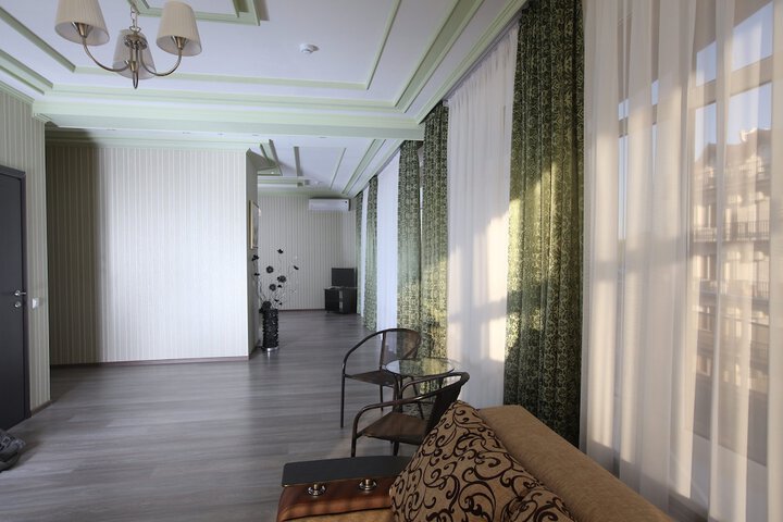 Room 52 of 86