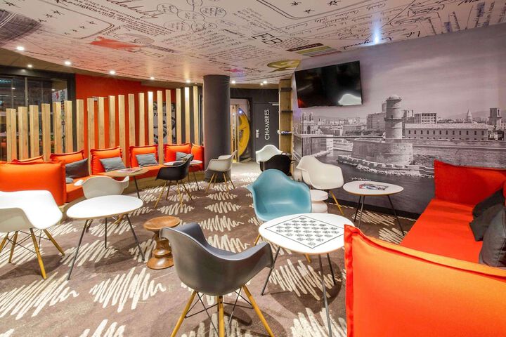 Lounge 60 of 86