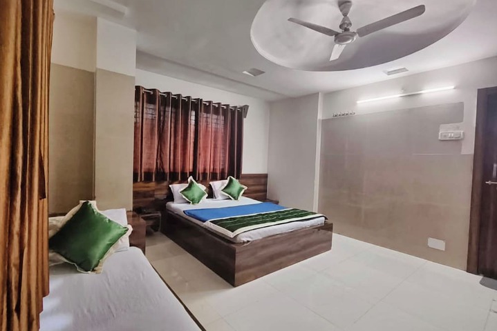 Room 8 of 15