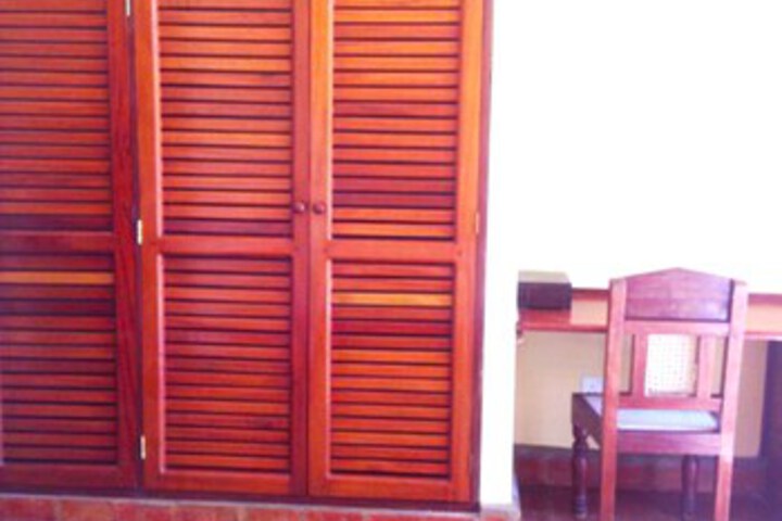 Room 8 of 11