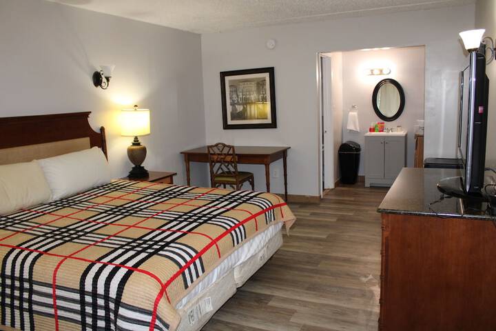 Deluxe Single Queen Bed (38 of 50)