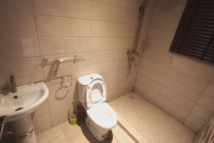 Room 12 of 36