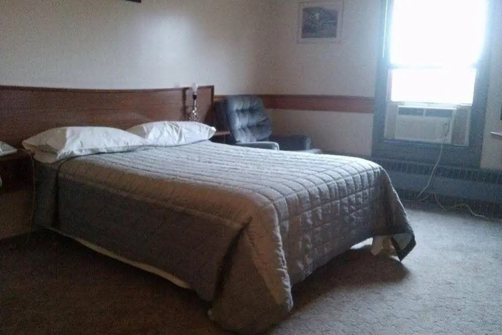 Room 6 of 10