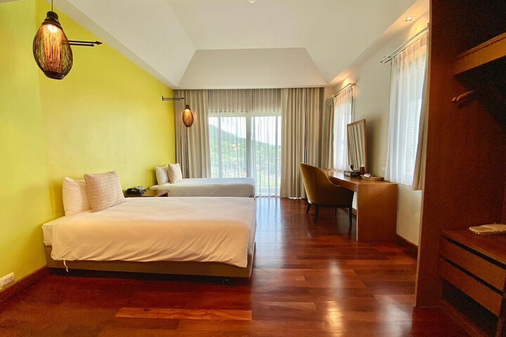 Room 25 of 47