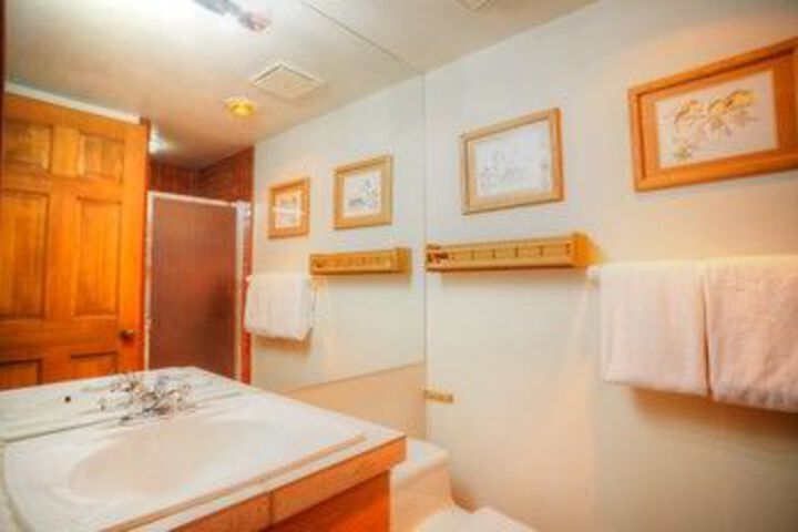 Room 6 of 32