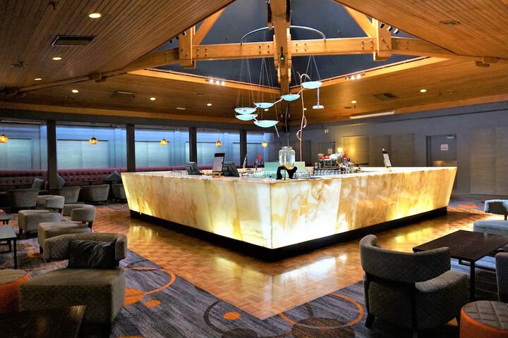 Lounge 83 of 108