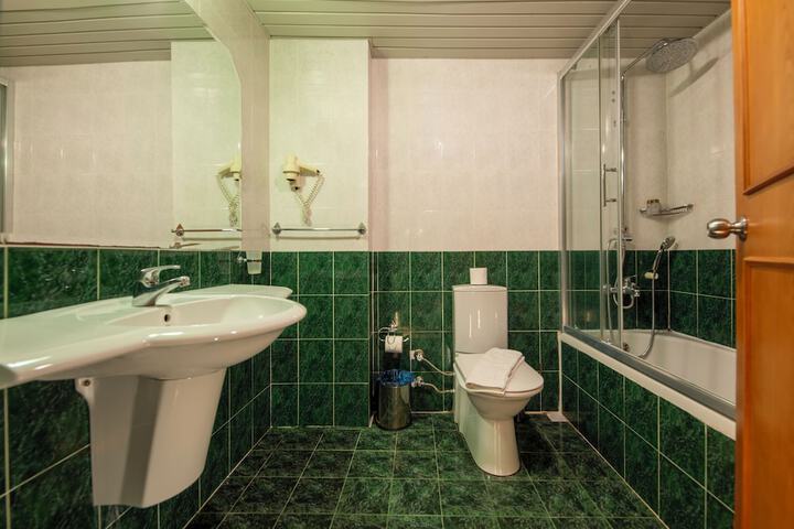 Room 9 of 23