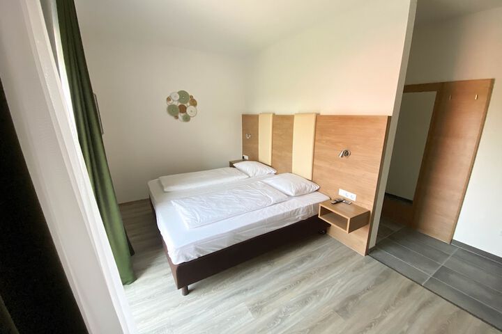 Room 8 of 13