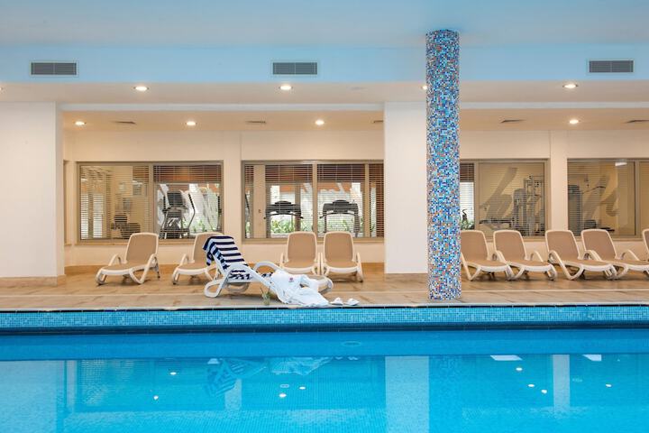 Pool 62 of 196