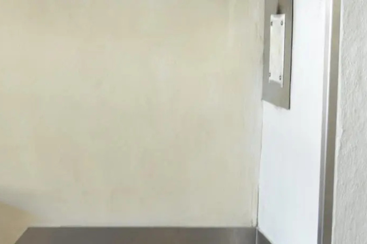 Room 6 of 11