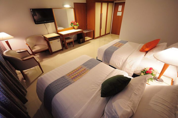 Room 8 of 143