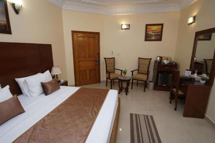 Room 30 of 48