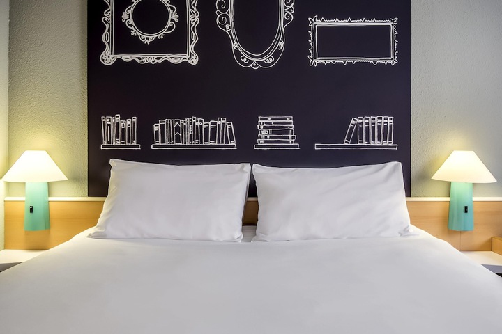 Room 10 of 32