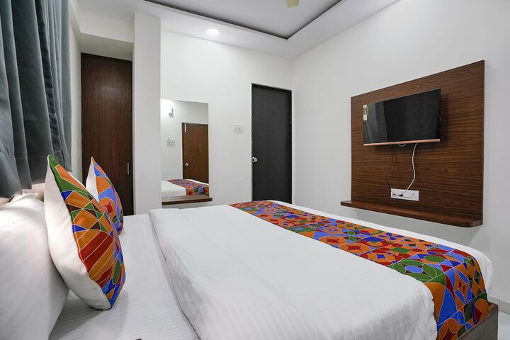 Room 14 of 28