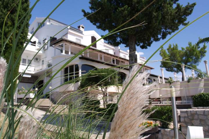 Hotel 127 of 137