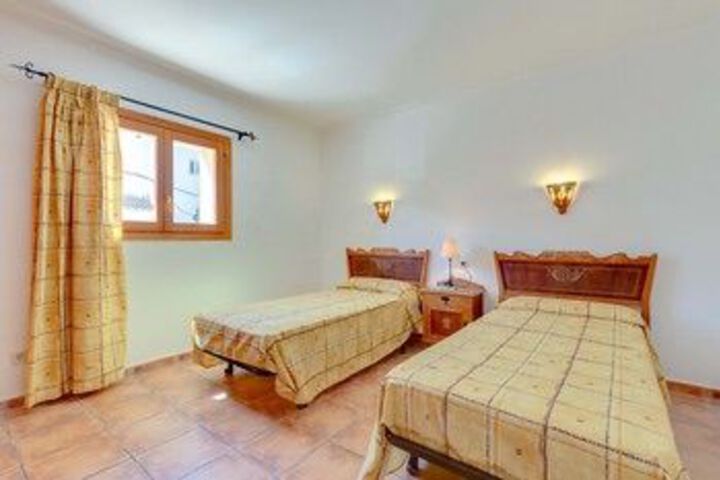 Room 7 of 27
