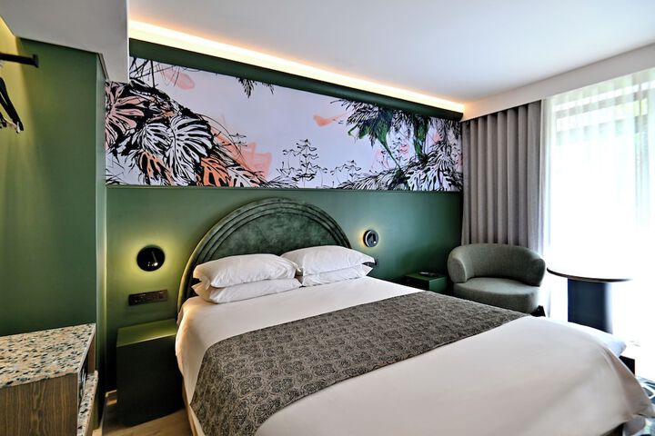 Room 12 of 30