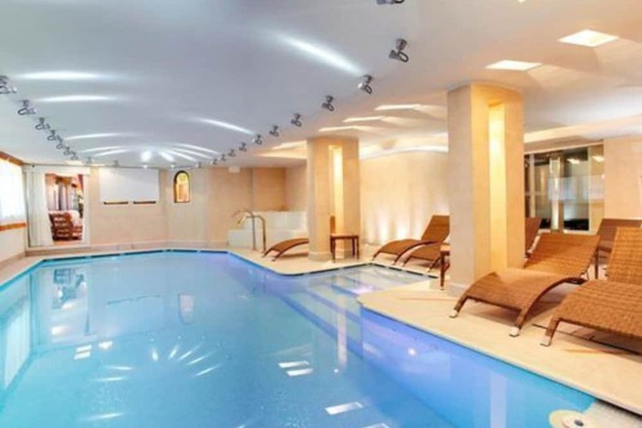 Hotel with Pool