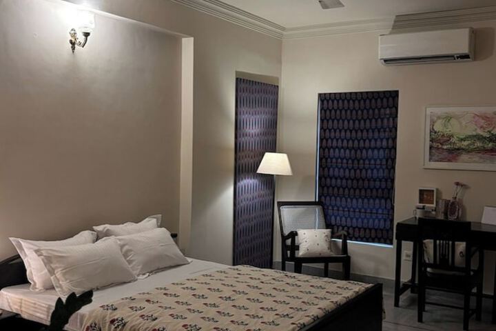 Room 9 of 29