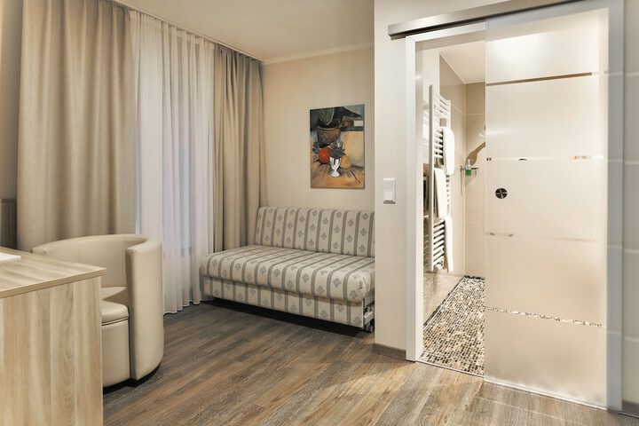 Room 27 of 63