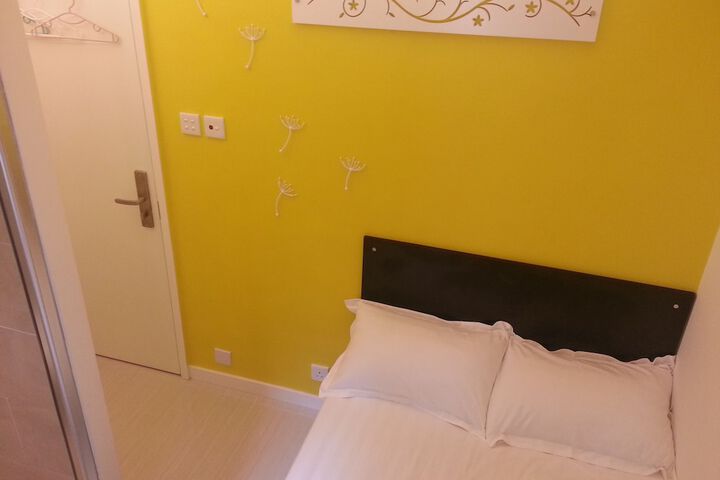 Room 2 of 33