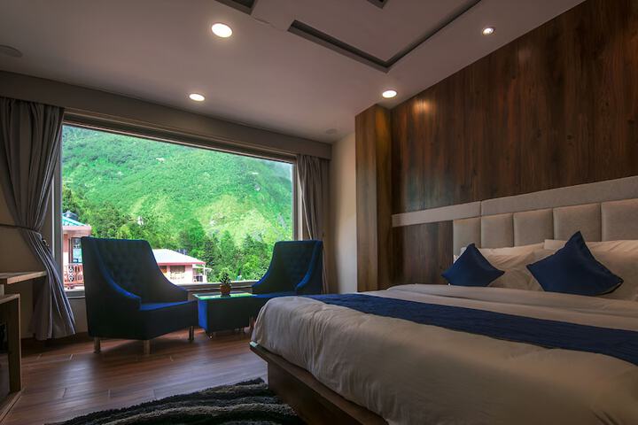 Room 17 of 34