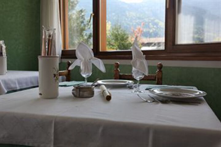 Dining 46 of 51