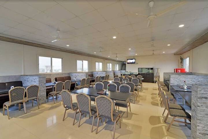 Ballroom/Hall 39 of 44