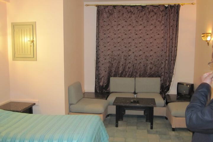 Room 8 of 43