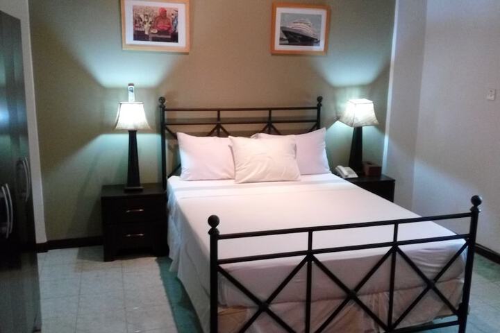 Room 2 of 6