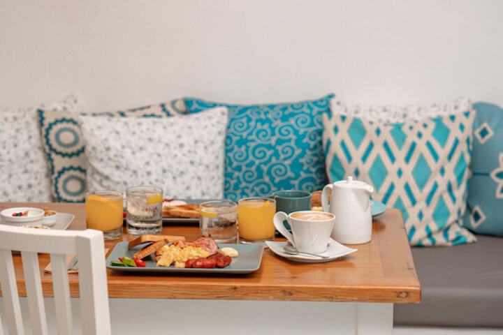 Breakfast/Coffee Service 77 of 135