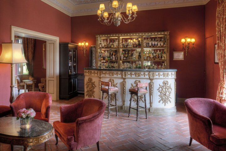 Lounge 116 of 135
