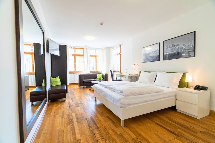 Room 5 of 25
