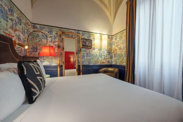 Room 17 of 32
