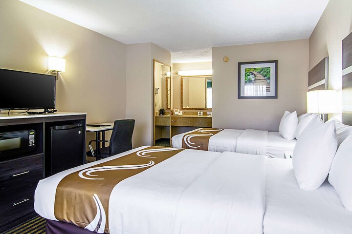 1 Double Bed Efficiency Accessible (13 of 22)