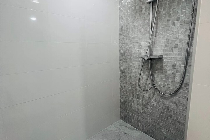 Room 11 of 25