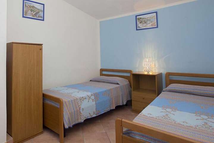 Room 12 of 41