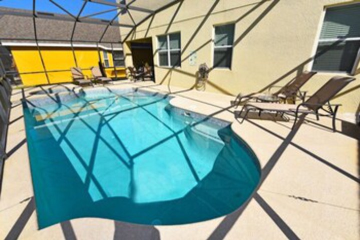 Pool 11 of 24