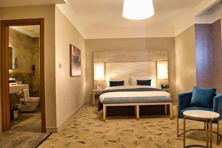 Room 7 of 24