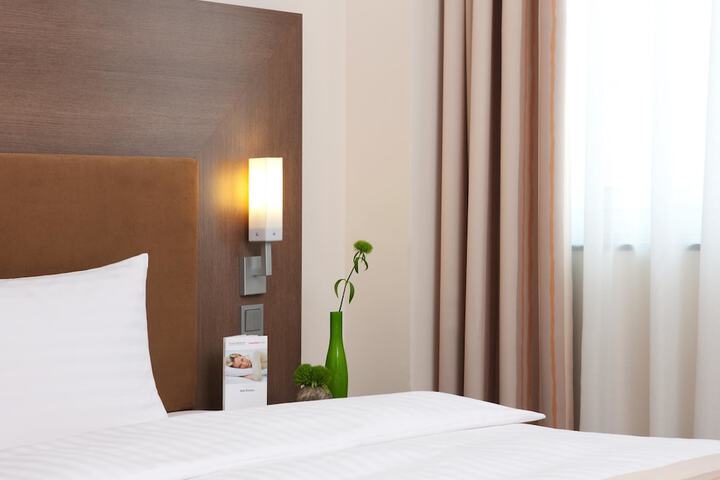 Room 4 of 25