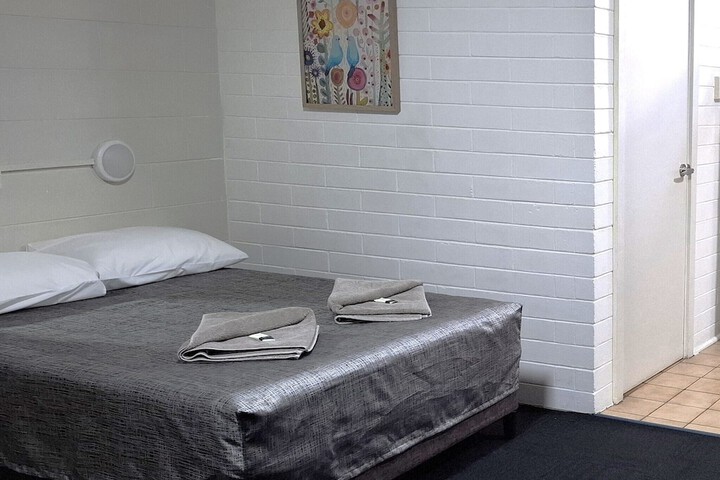 Room 6 of 18