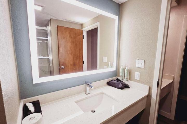 2 Double Beds Microwave and Refrigerator Full Breakfast (7 of 14)