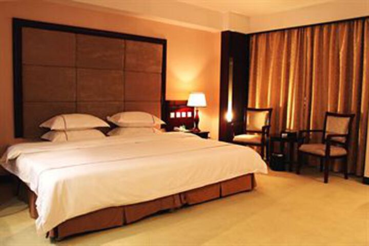 Room 6 of 27