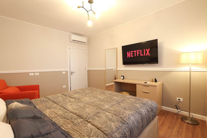 Room 12 of 169