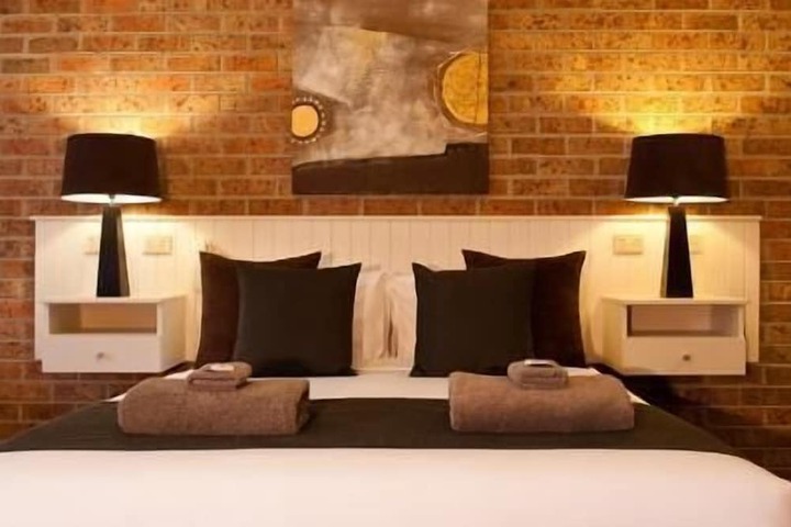 Room 9 of 35