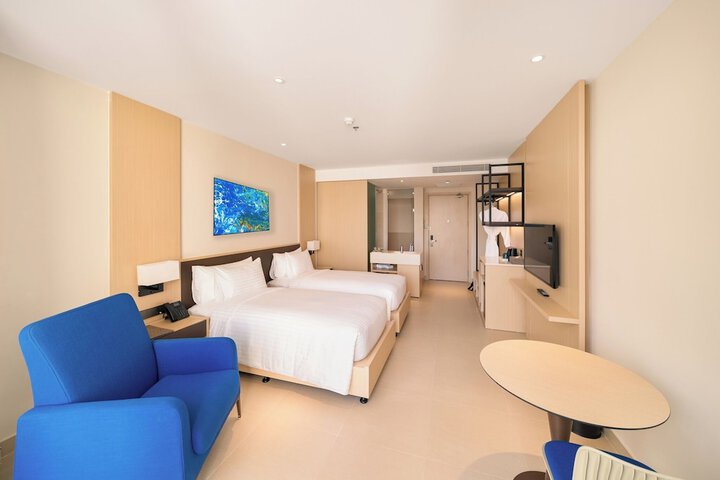 Room 9 of 16
