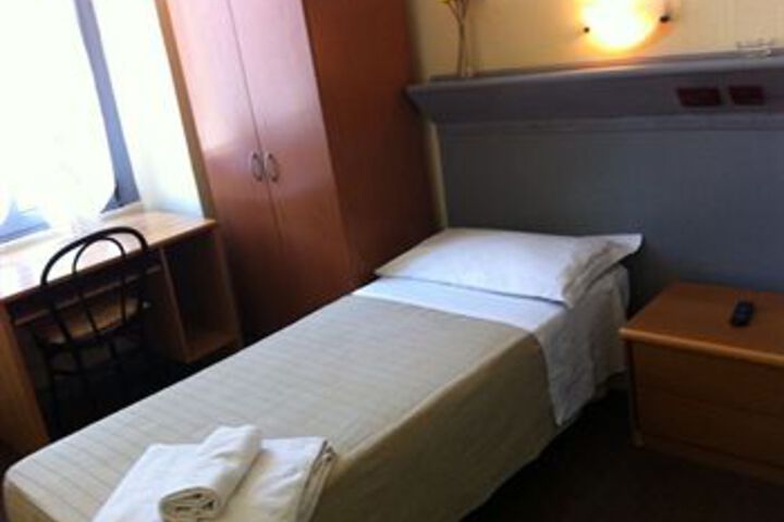 Room 12 of 25