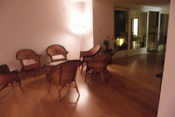 Lounge 38 of 45