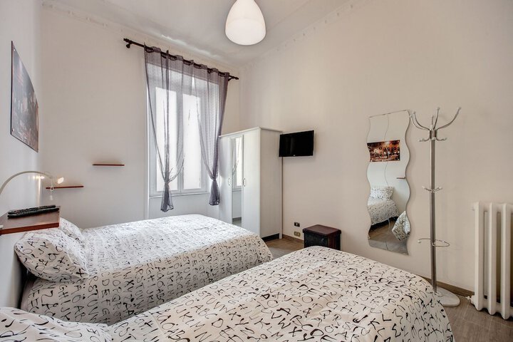 Room 10 of 33