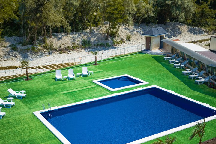 Pool 49 of 72